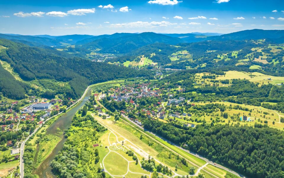 Beskid Sądecki i dolina Popradu z lotu ptaka