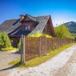 Brama i dojazd do Domu z Widokiem w Piwnicznej-Zdroju