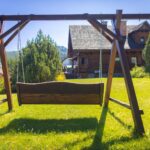 Plac zabaw w ogrodzie Domu z Widokiem w Piwnicznej-Zdroju